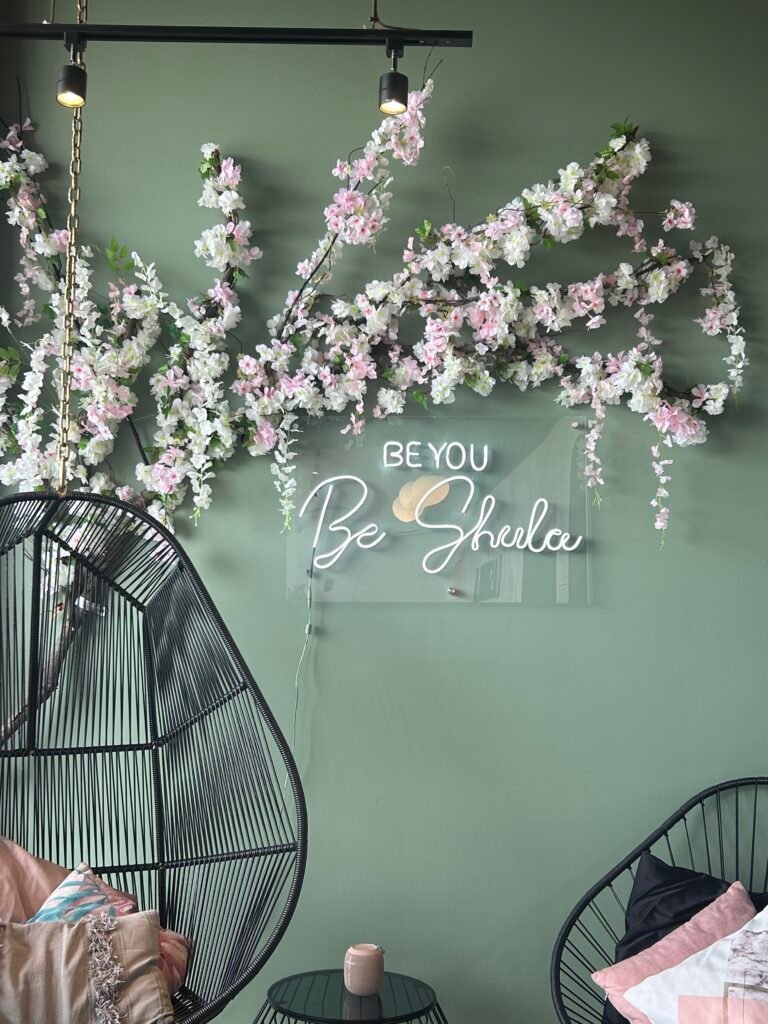 salón de belleza zona esmeralda uñas cabello pestañas boho